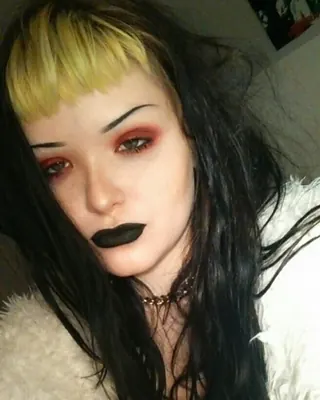 Marine, 22 ans, plan cul à Vineuil
