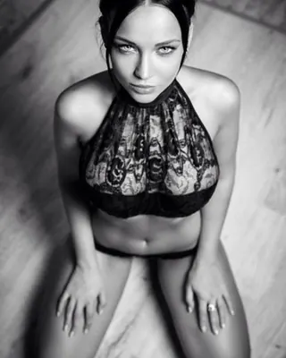 Sirine, 18 ans, plan cul à Cannes